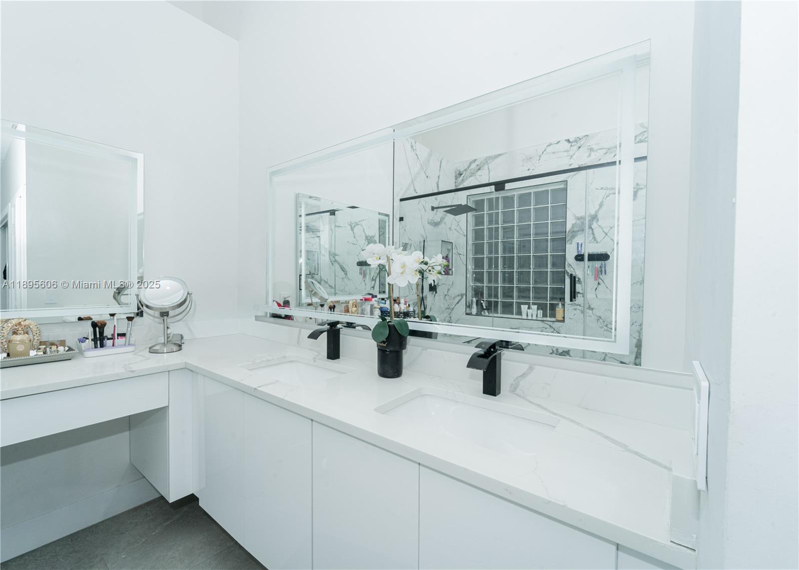 REPLAT OF COUNTRY LAKES - Residential