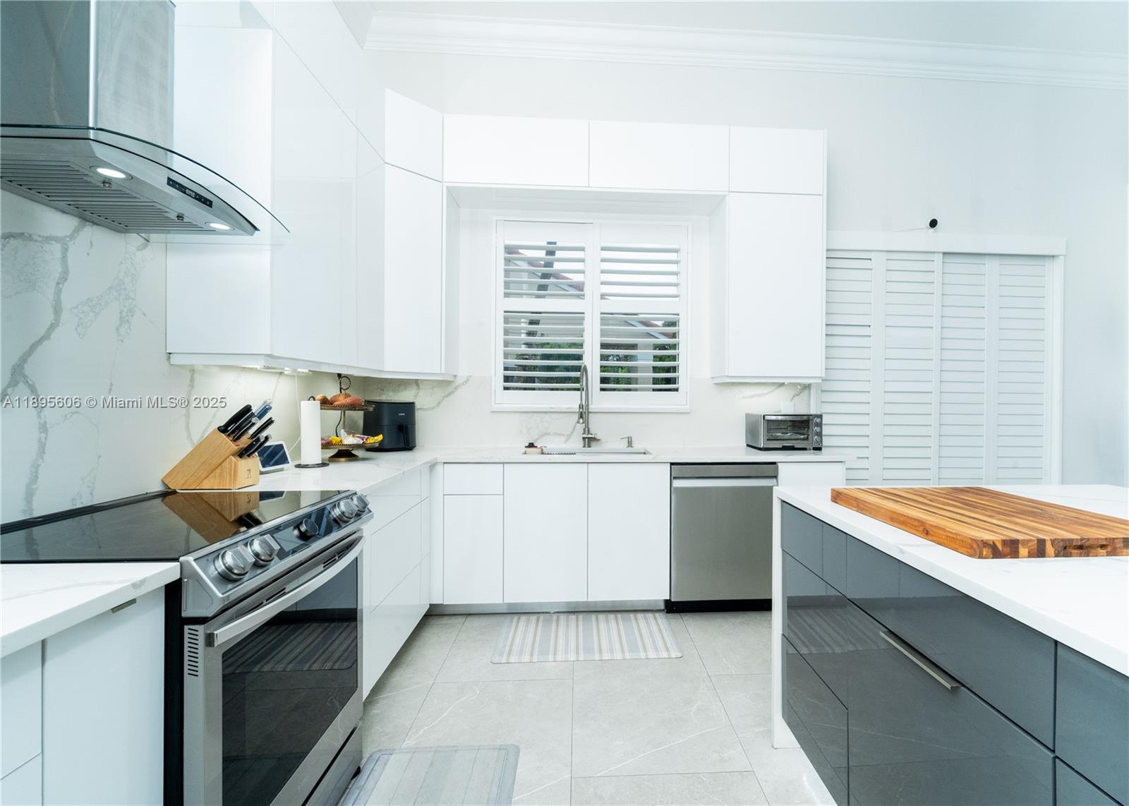REPLAT OF COUNTRY LAKES - Residential