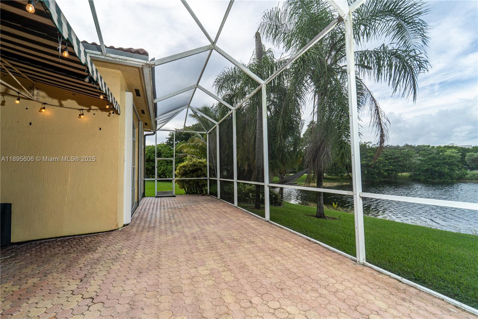 REPLAT OF COUNTRY LAKES - Residential