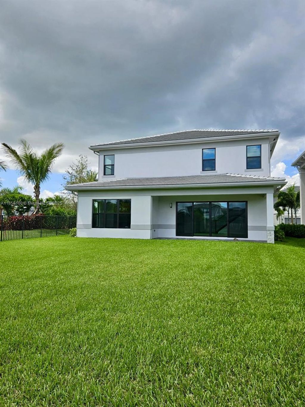 Photo of 10024 Stockrun Dr, Palm Beach Gardens, FL 33412 (MLS # A11858100)