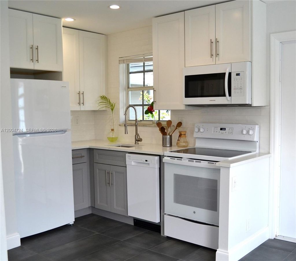 Photo of 125 NW 25th St #133, Wilton Manors, FL 33311 (MLS # A12004724)