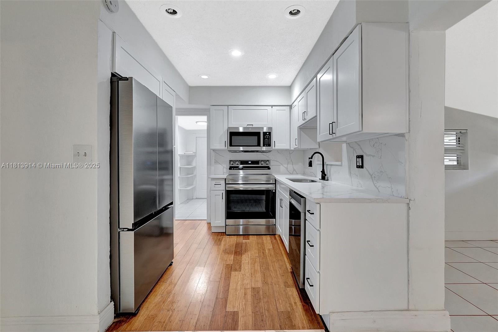 6661 Meade St, Hollywood, Broward County, Florida - 5 Bedrooms  
3 Bathrooms - 
