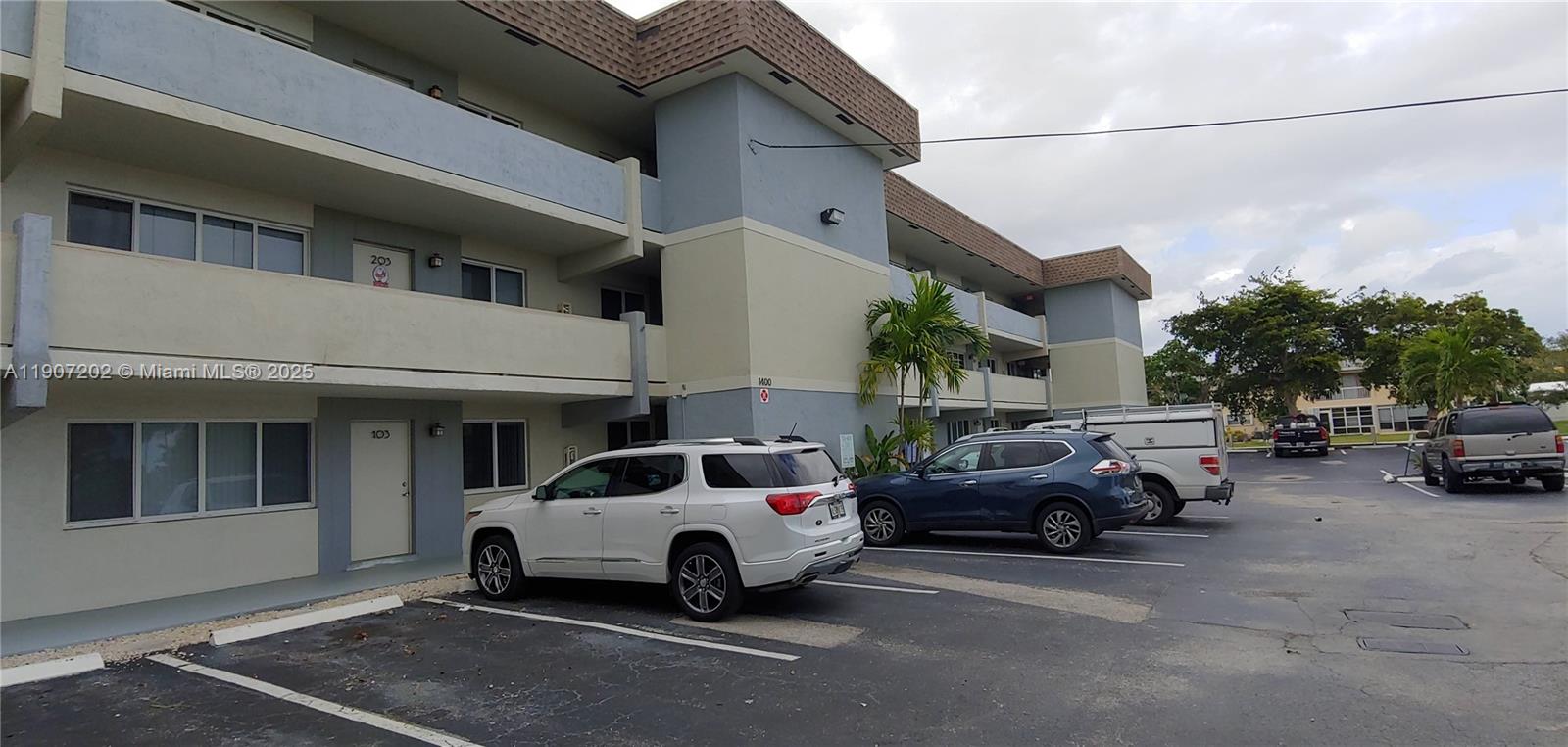 CORAL POINT CONDOMINIUM - Residential