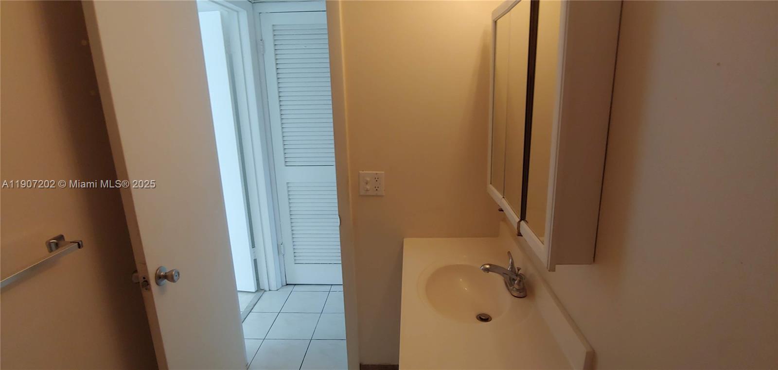 CORAL POINT CONDOMINIUM - Residential