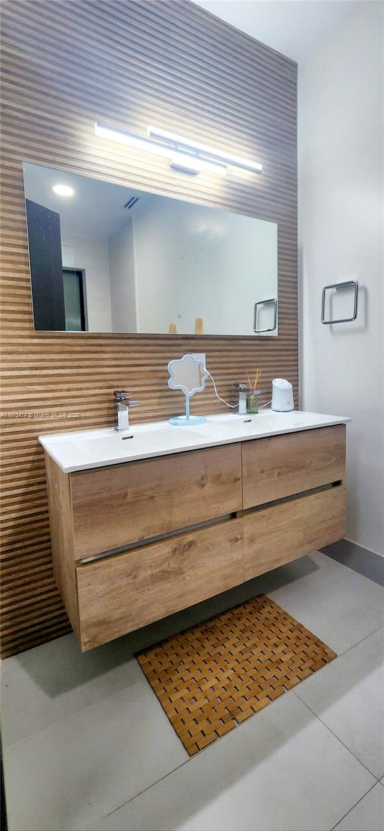 SECTOR 6 EAST - Residential Lease