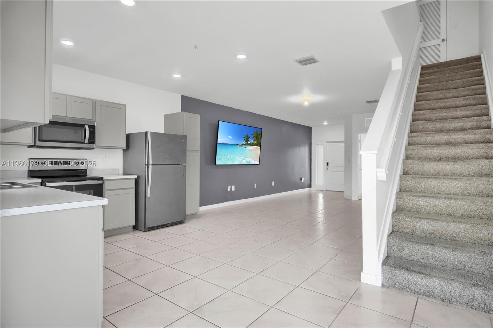 MIAMI LAND AND DEVELOPMEN - Residential Lease