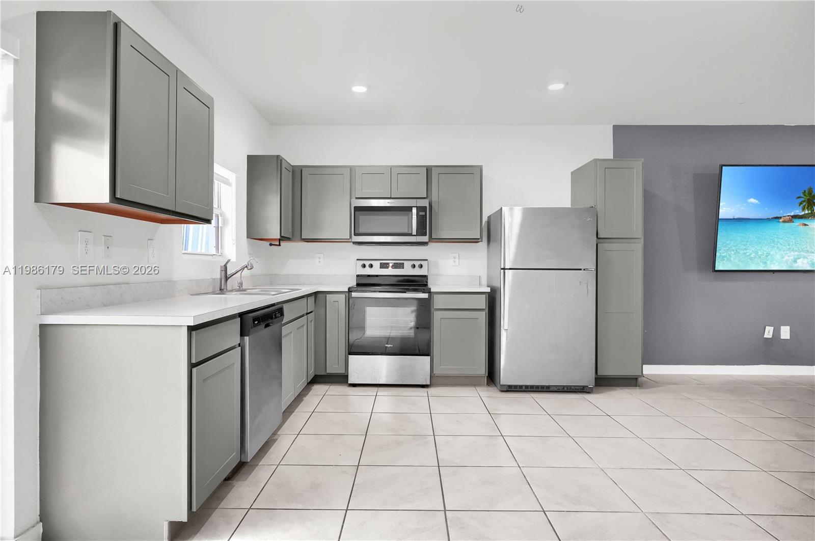 MIAMI LAND AND DEVELOPMEN - Residential Lease