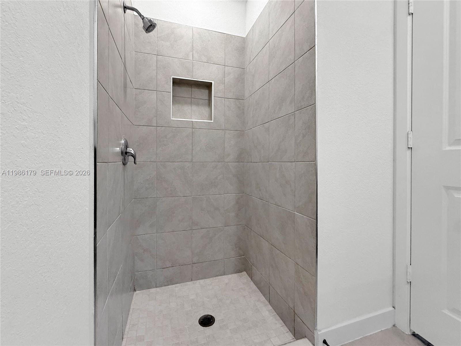 MIAMI LAND AND DEVELOPMEN - Residential Lease