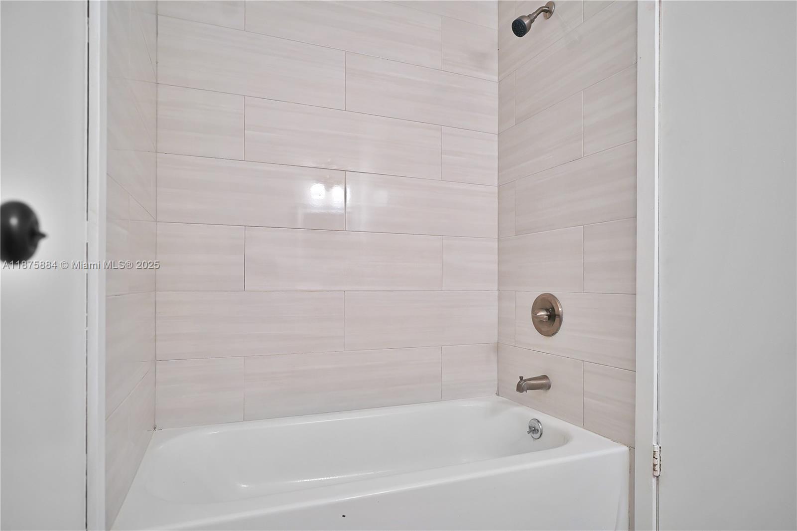 LAKESHORE CONDO 3 - Residential