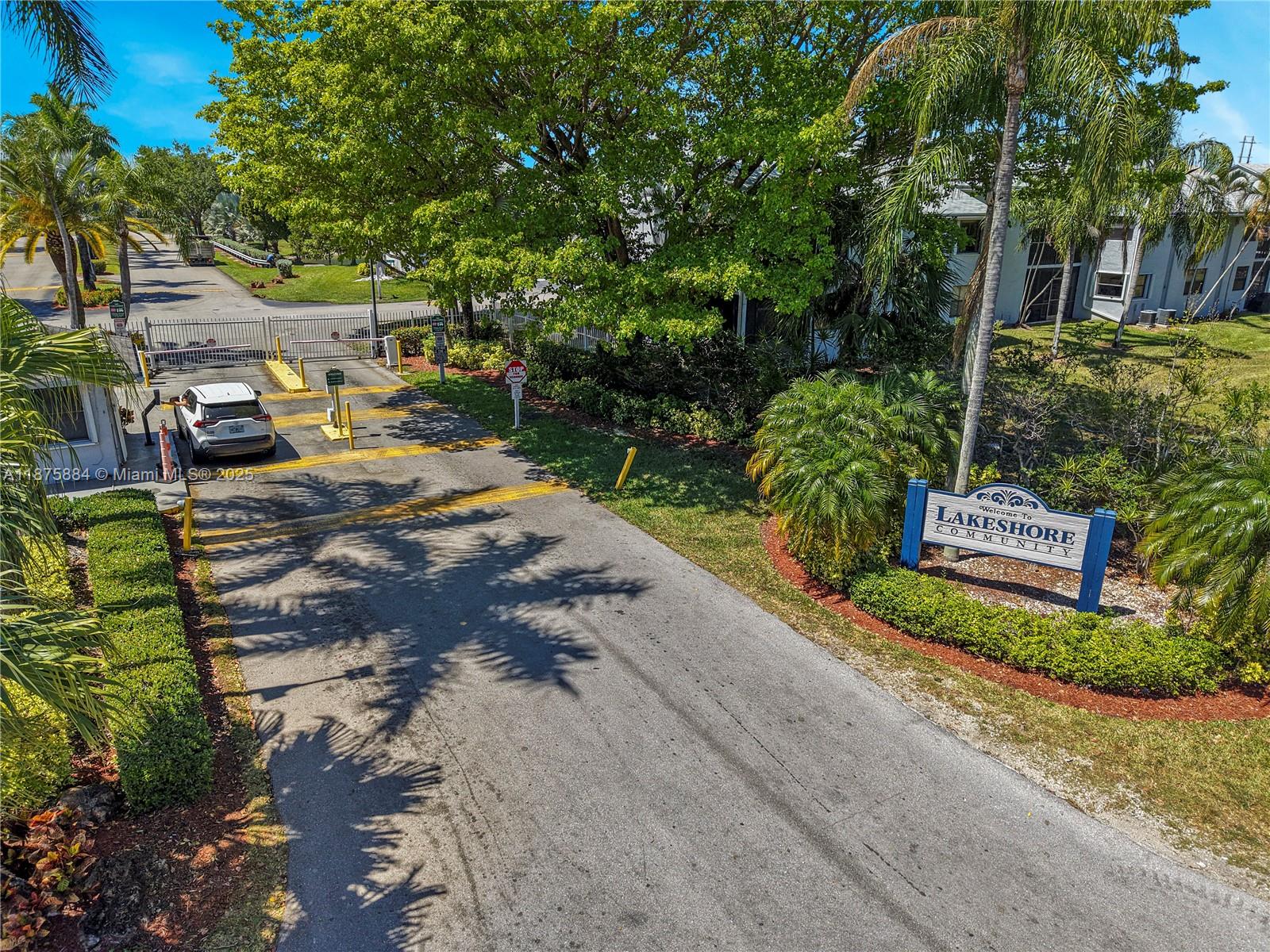 LAKESHORE CONDO 3 - Residential