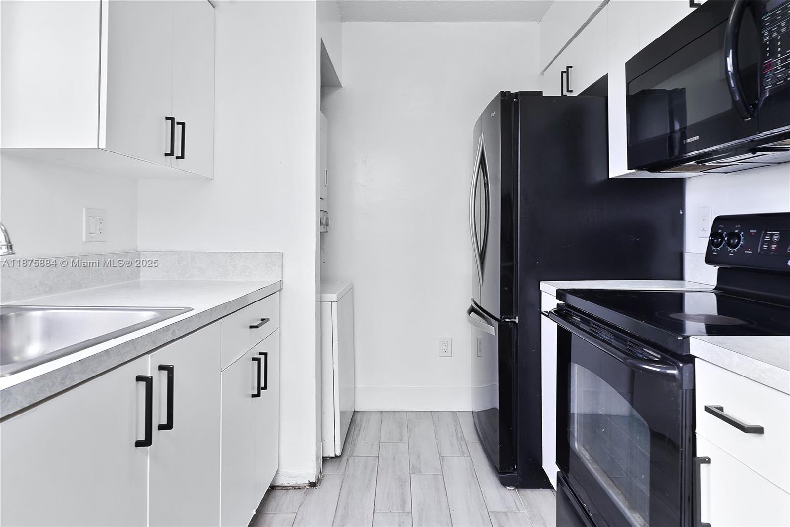 LAKESHORE CONDO 3 - Residential