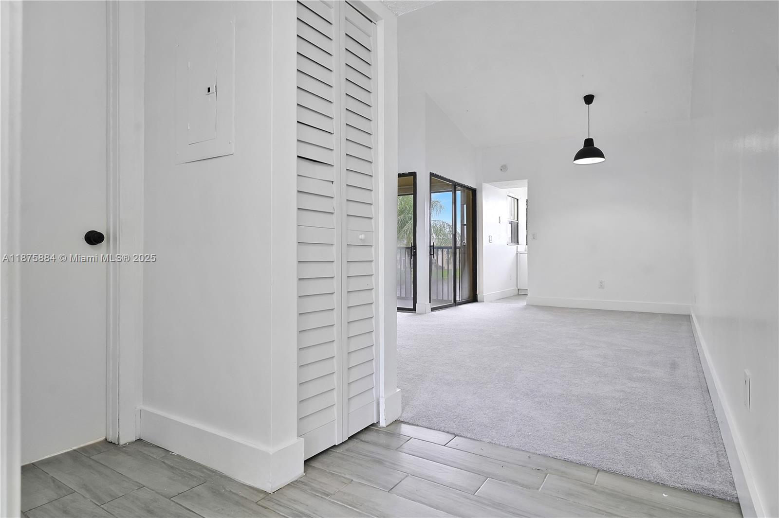 LAKESHORE CONDO 3 - Residential