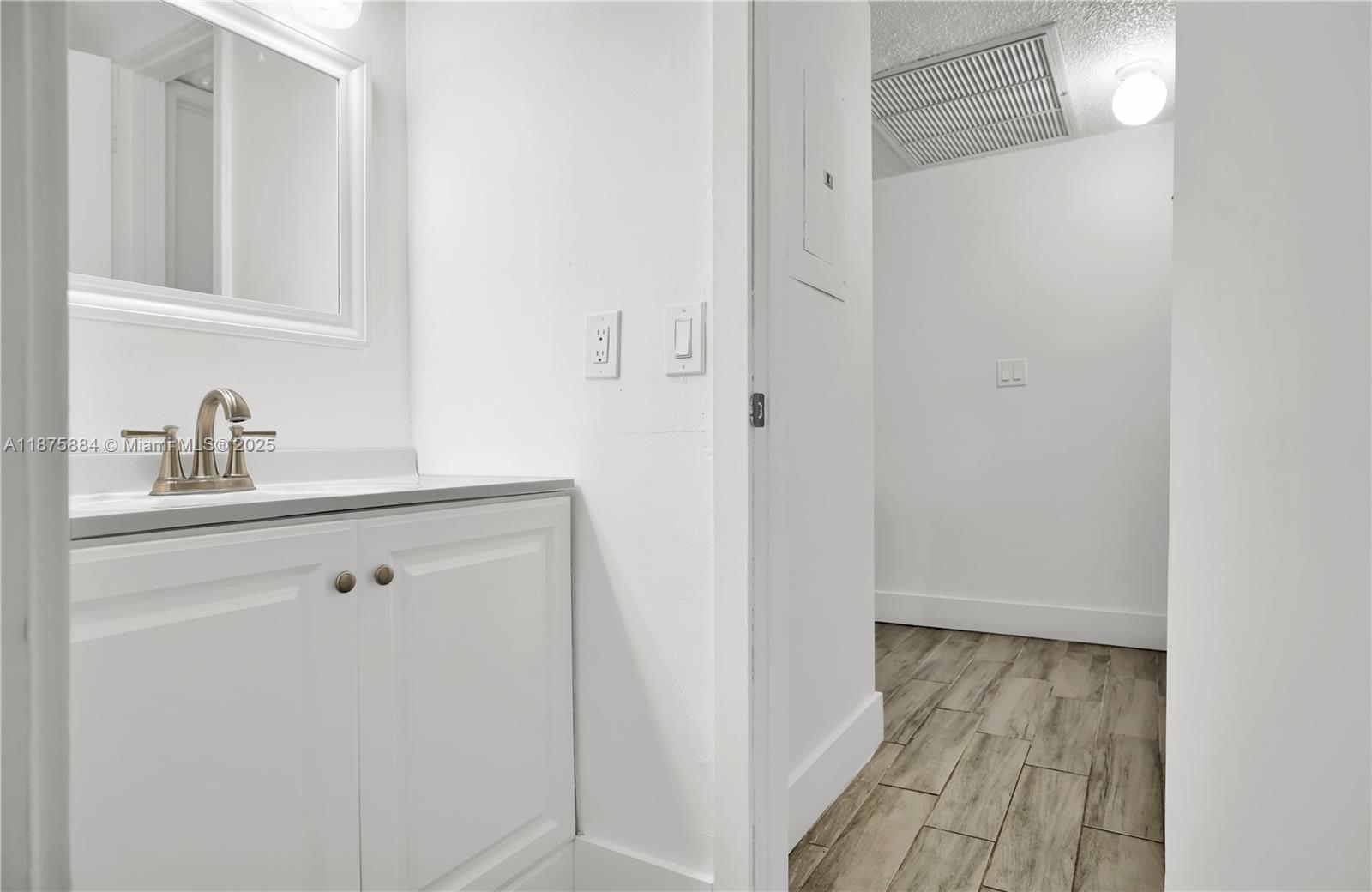 LAKESHORE CONDO 3 - Residential