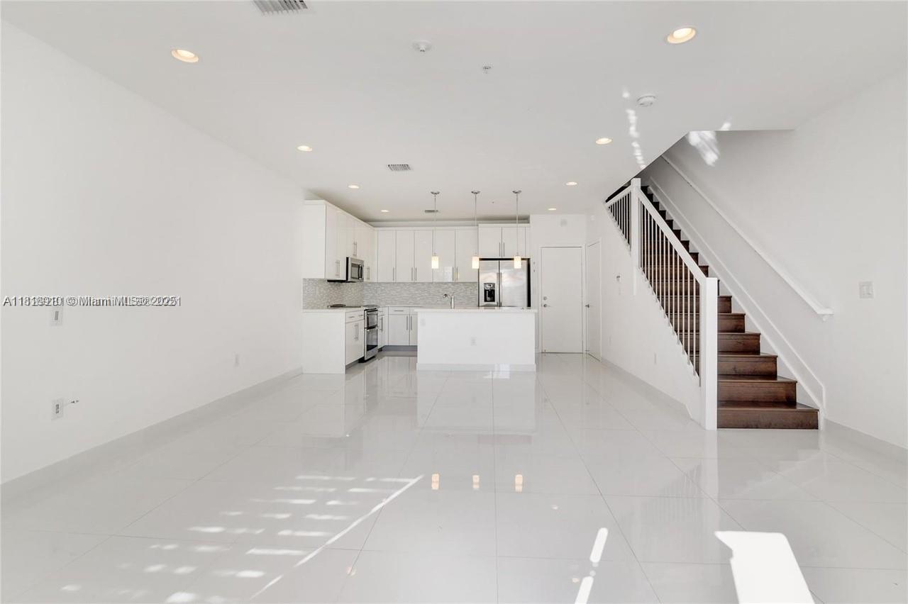 2621 Ne 212th Ter 206, Miami, Broward County, Florida - 3 Bedrooms  
3 Bathrooms - 