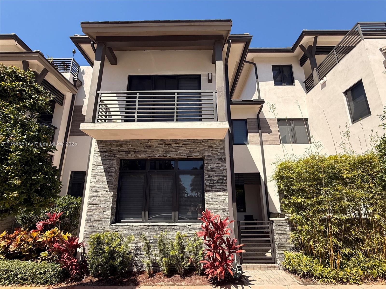 8437 Nw 47th St, Doral, Miami-Dade County, Florida - 3 Bedrooms  
3 Bathrooms - 