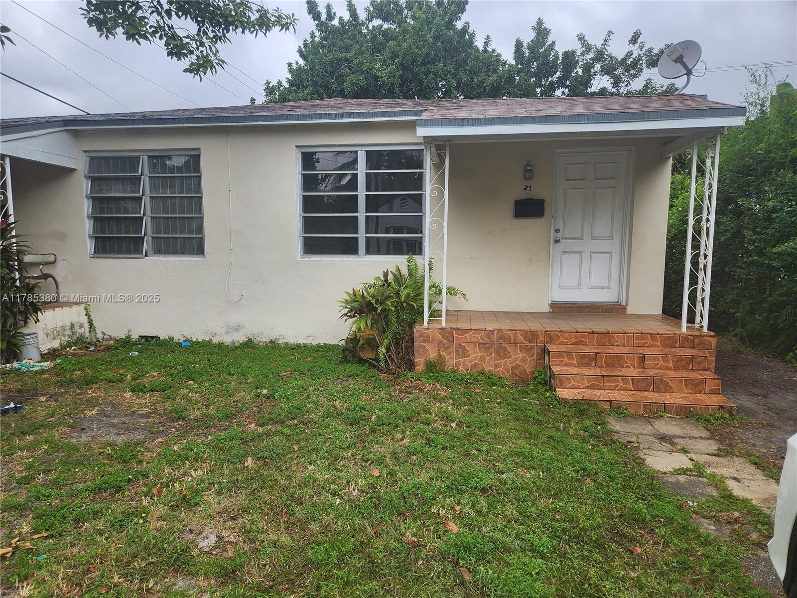 27 Ne 43rd St 2, Miami, Broward County, Florida - 2 Bedrooms  
1 Bathrooms - 