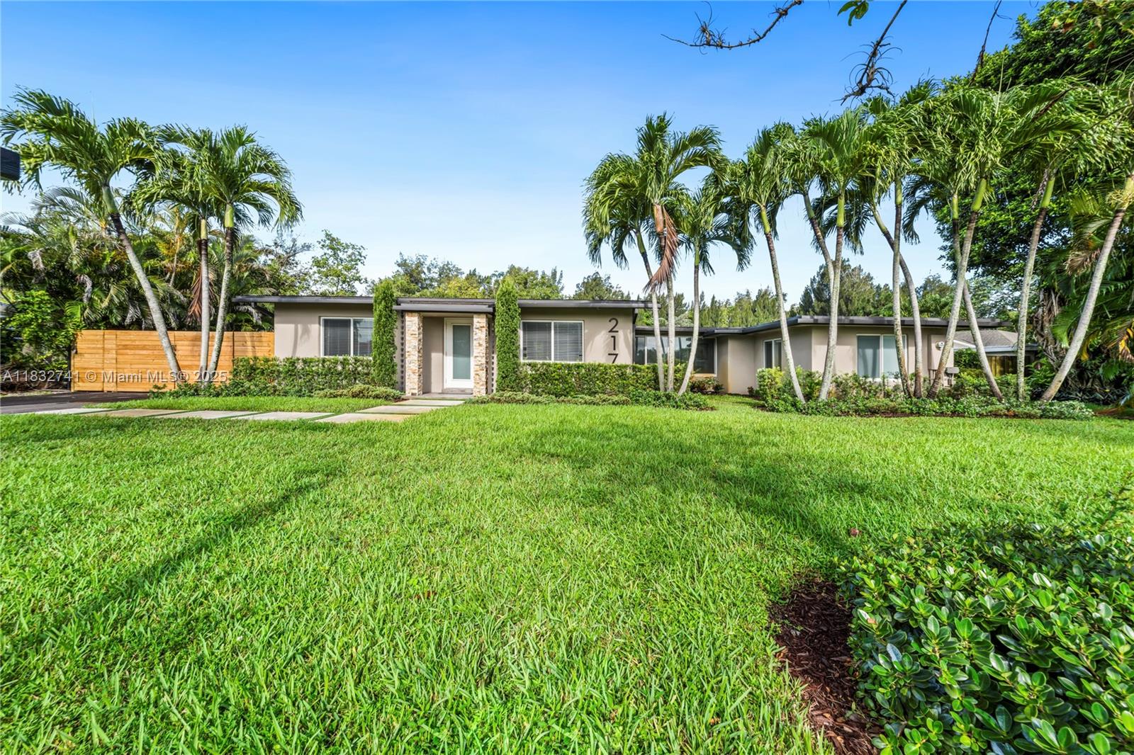 217 E Acre Dr