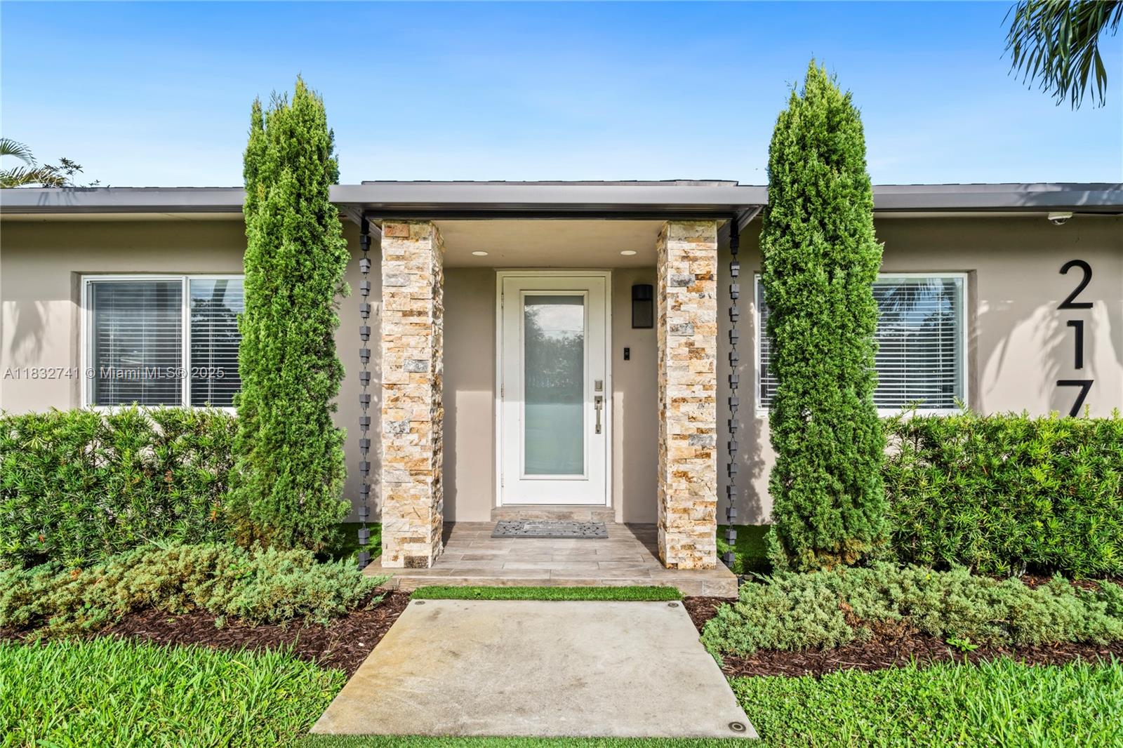 217 E Acre Dr
