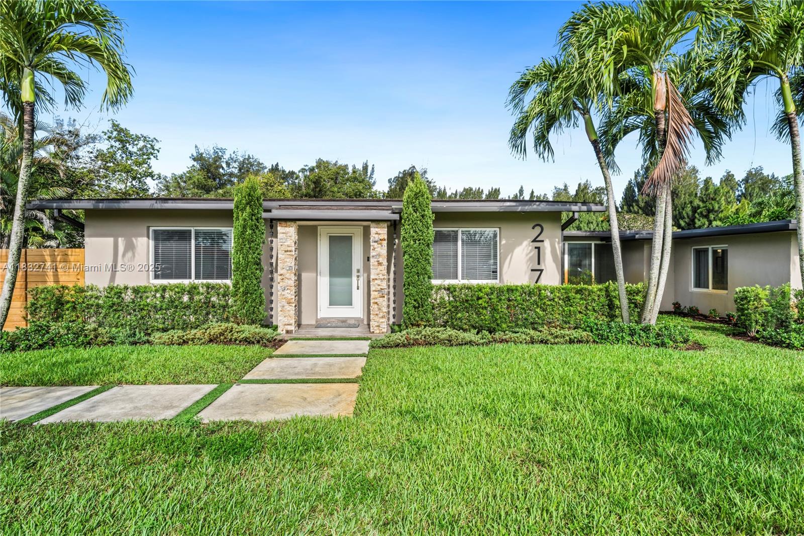 217 E Acre Dr