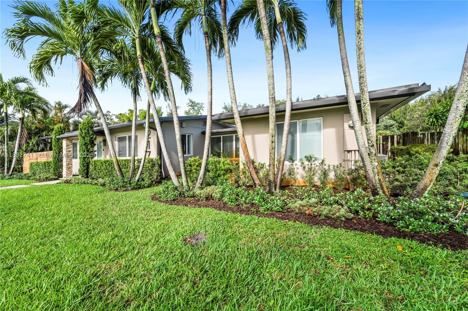 217 E Acre Dr