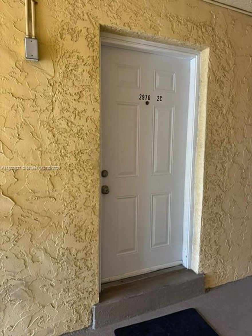 SPACIOUS 2 BEDROOMS, 2 BATHROOMS, 2nd FL CONDO UNIT. TILED THROUGHOUT. SCREENED PORCH. COMMUNITY FEATURES A CLUBHOUSE AND POOL. CONVENIENTLY LOCATED CLOSE TO SCHOOLS AND HIGHWAYS. GREAT INVESTMENT OPPORTUNITY!! UNIT CAN BE RENTED RIGHT AWAY!!