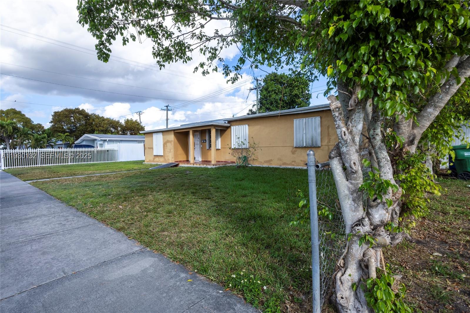 WESTWOOD LAKE - Residential