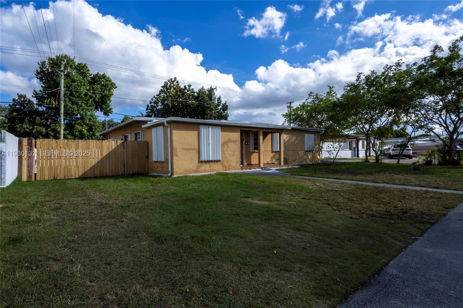 WESTWOOD LAKE - Residential