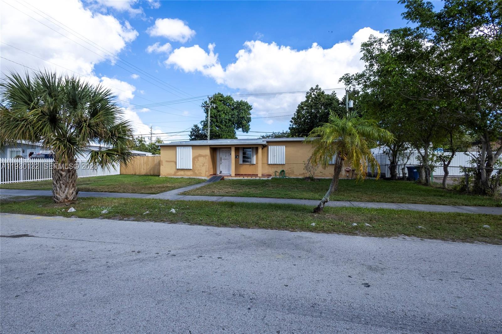 WESTWOOD LAKE - Residential