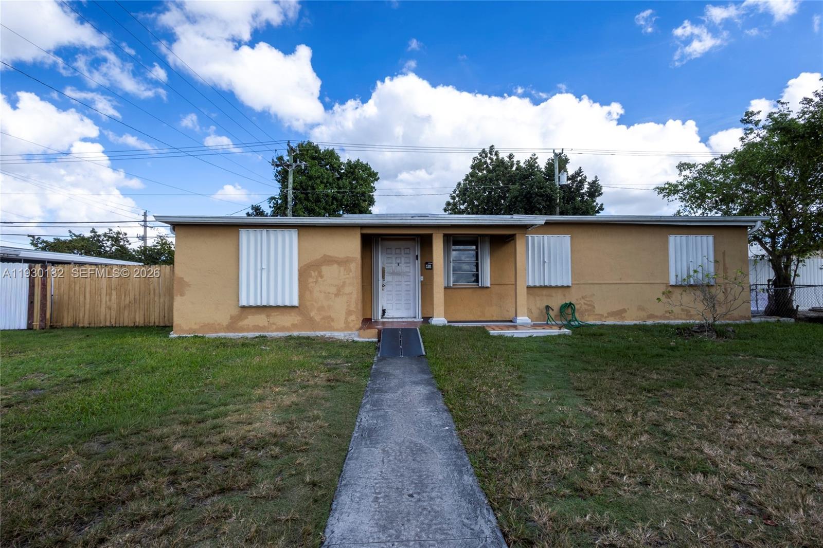 WESTWOOD LAKE - Residential