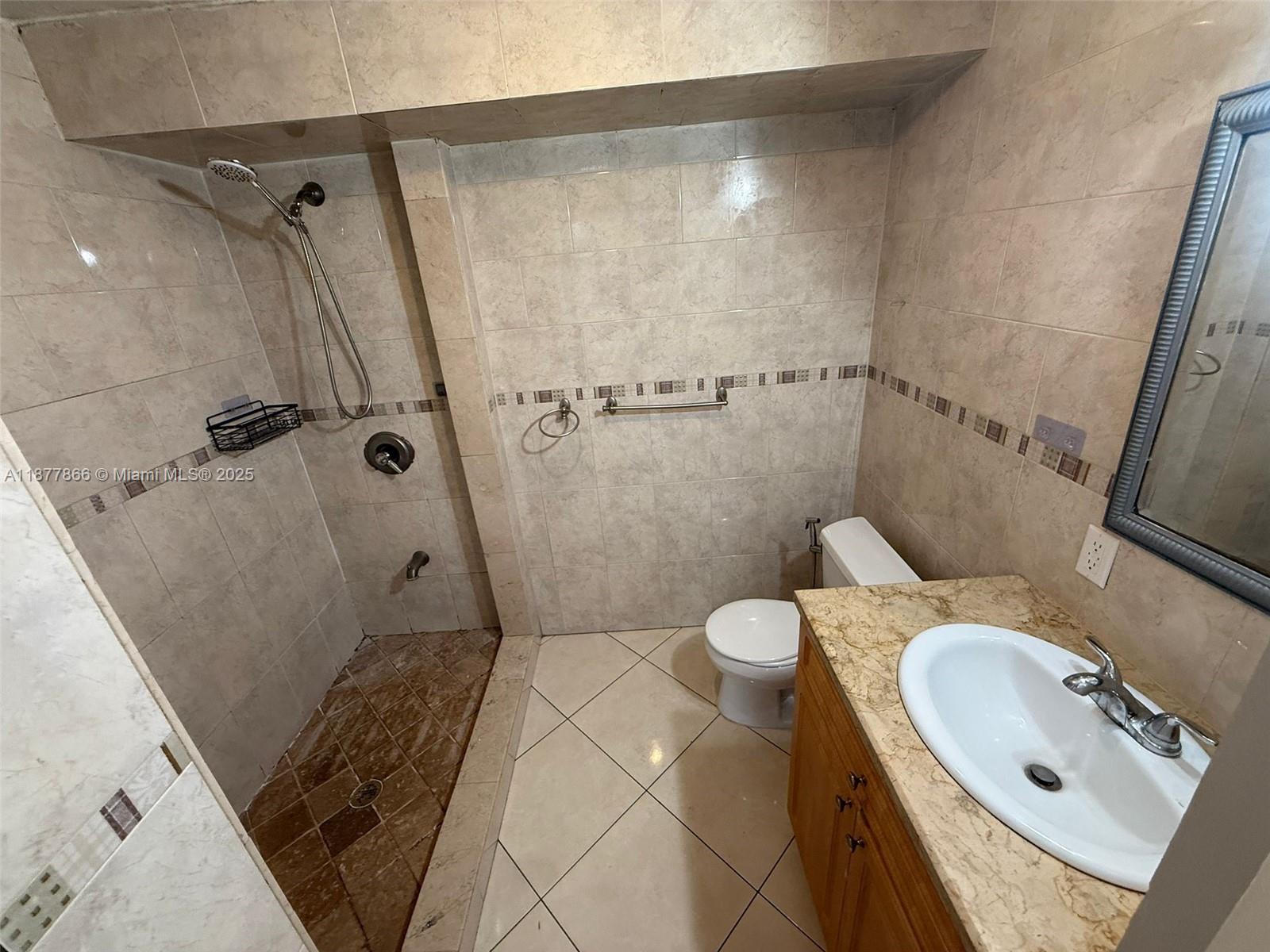 GREAT APARTMENT FOR RENT 2 BEDS 1 BATH, EXCELLENT LOCATION IN HIALEAH, SCHEDULE A SHOWING AND RENT IT ! 2 MONTH TO MOVE IN !!