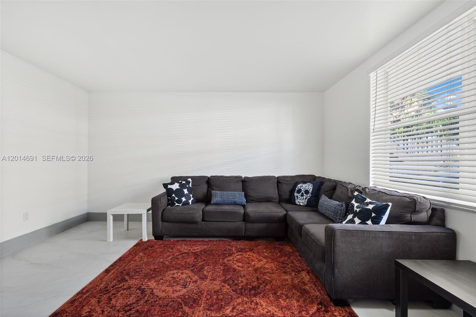 NO BAY WHITE HOUSE NO 3 C - Residential Lease