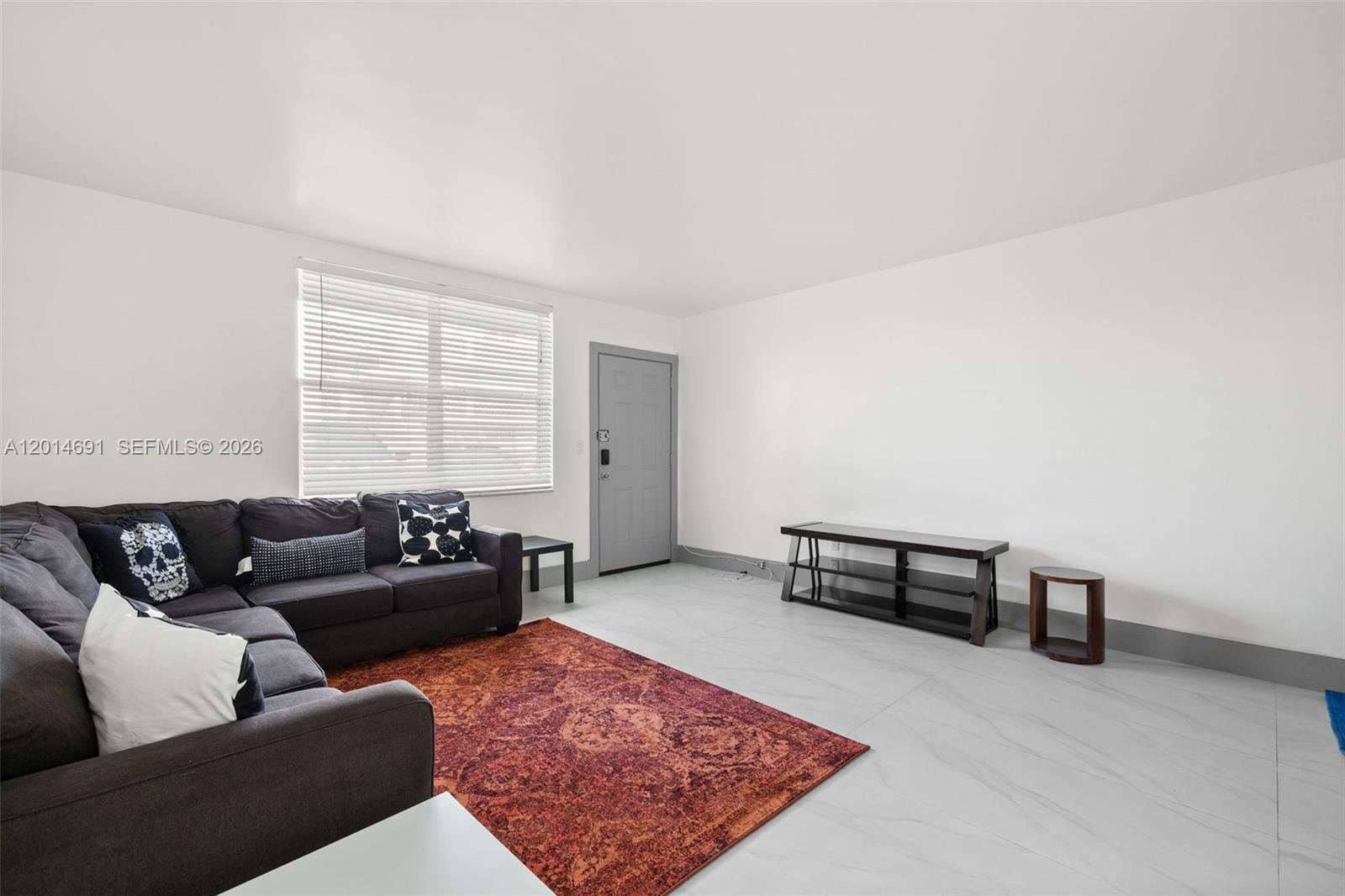 NO BAY WHITE HOUSE NO 3 C - Residential Lease
