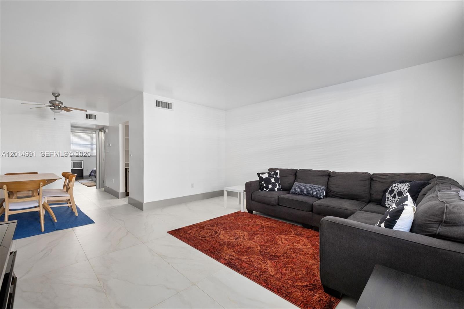 NO BAY WHITE HOUSE NO 3 C - Residential Lease