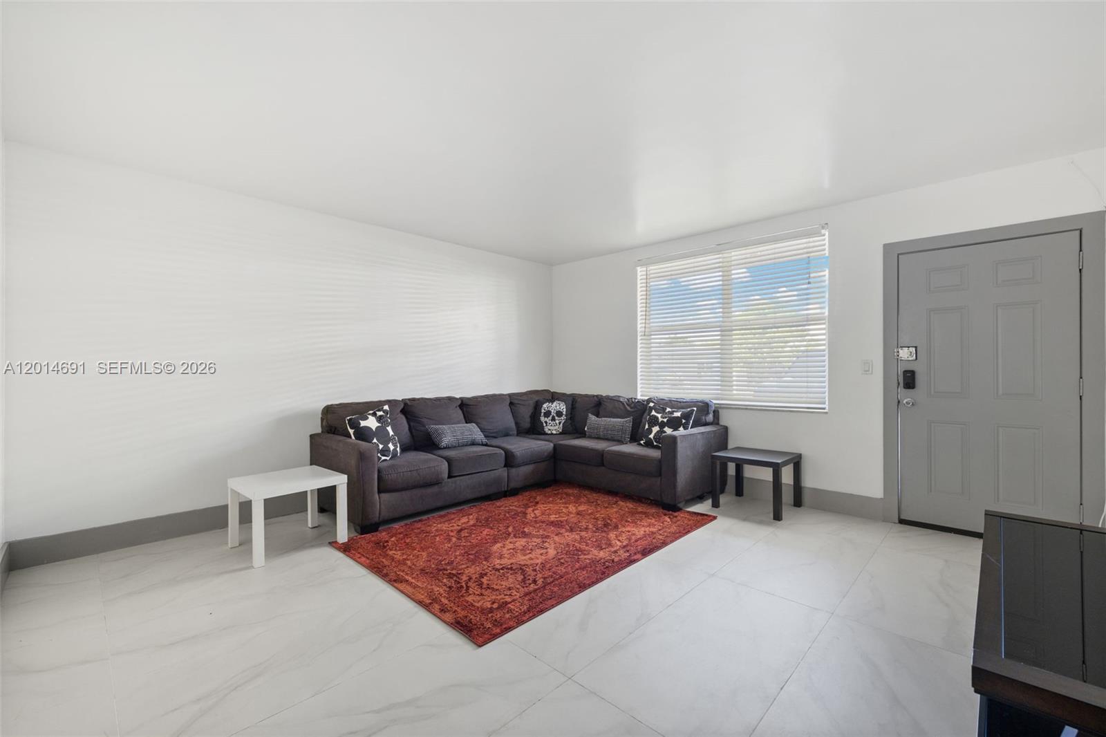 NO BAY WHITE HOUSE NO 3 C - Residential Lease
