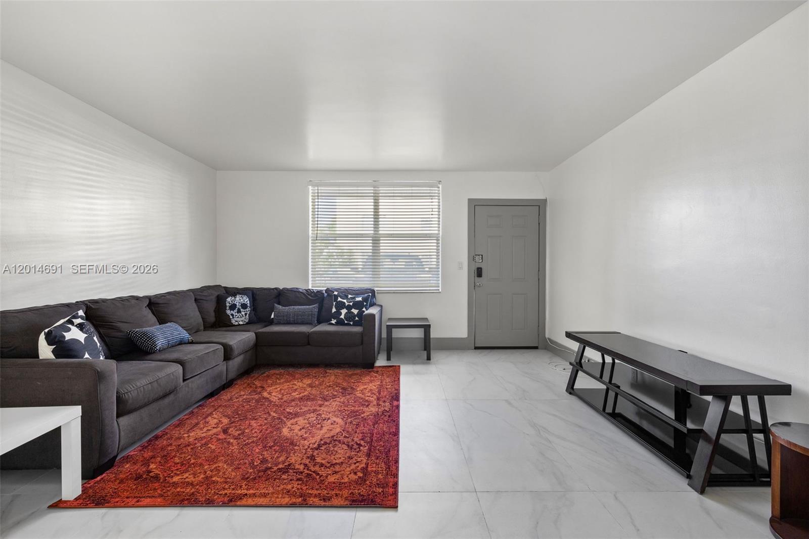 NO BAY WHITE HOUSE NO 3 C - Residential Lease