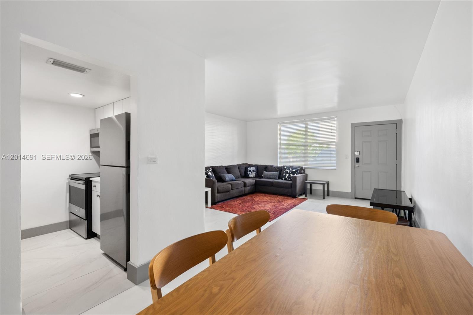 NO BAY WHITE HOUSE NO 3 C - Residential Lease