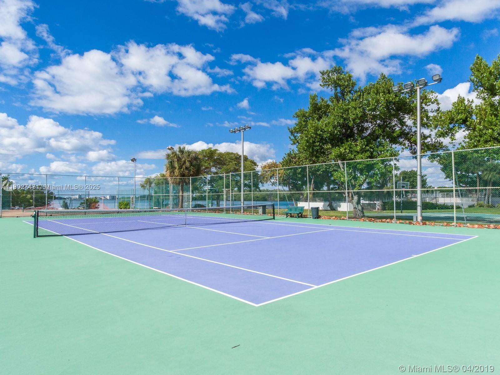 300 Bayview Dr 2105