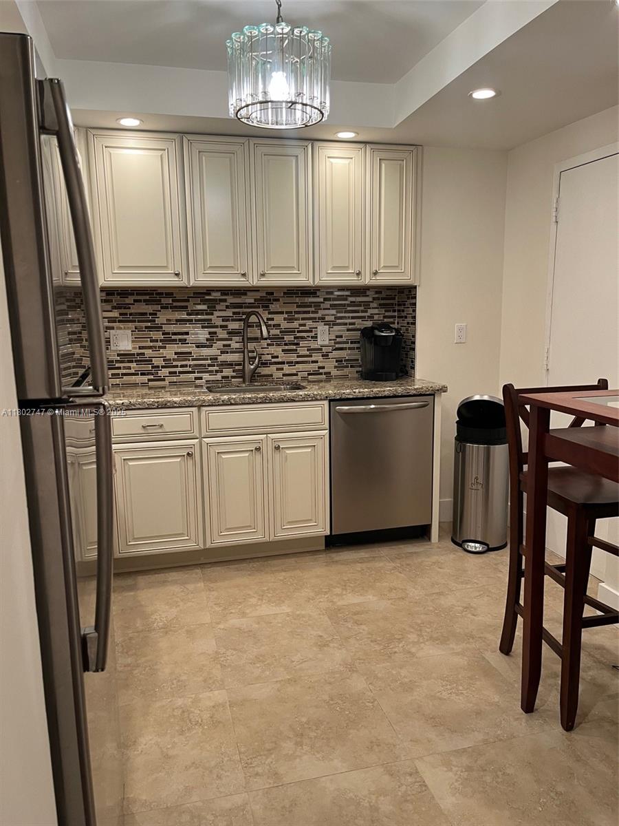 ARLEN HOUSE CONDO - Residential