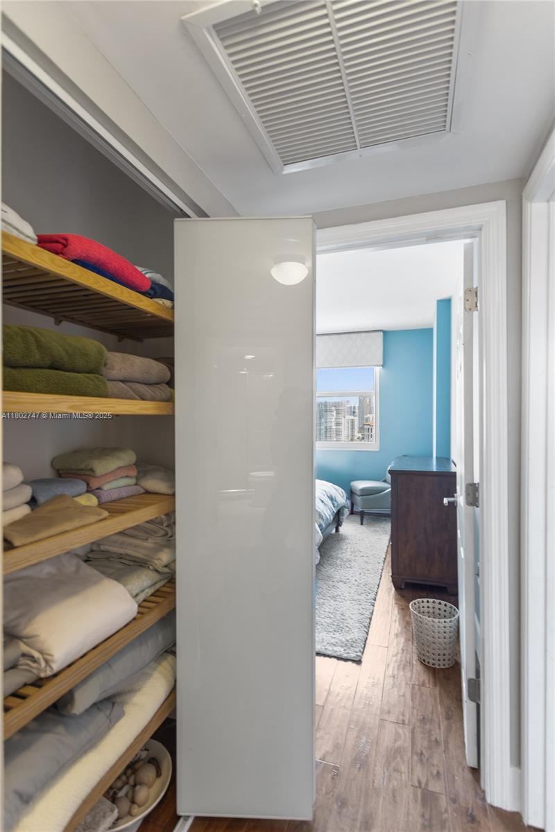 ARLEN HOUSE CONDO - Residential