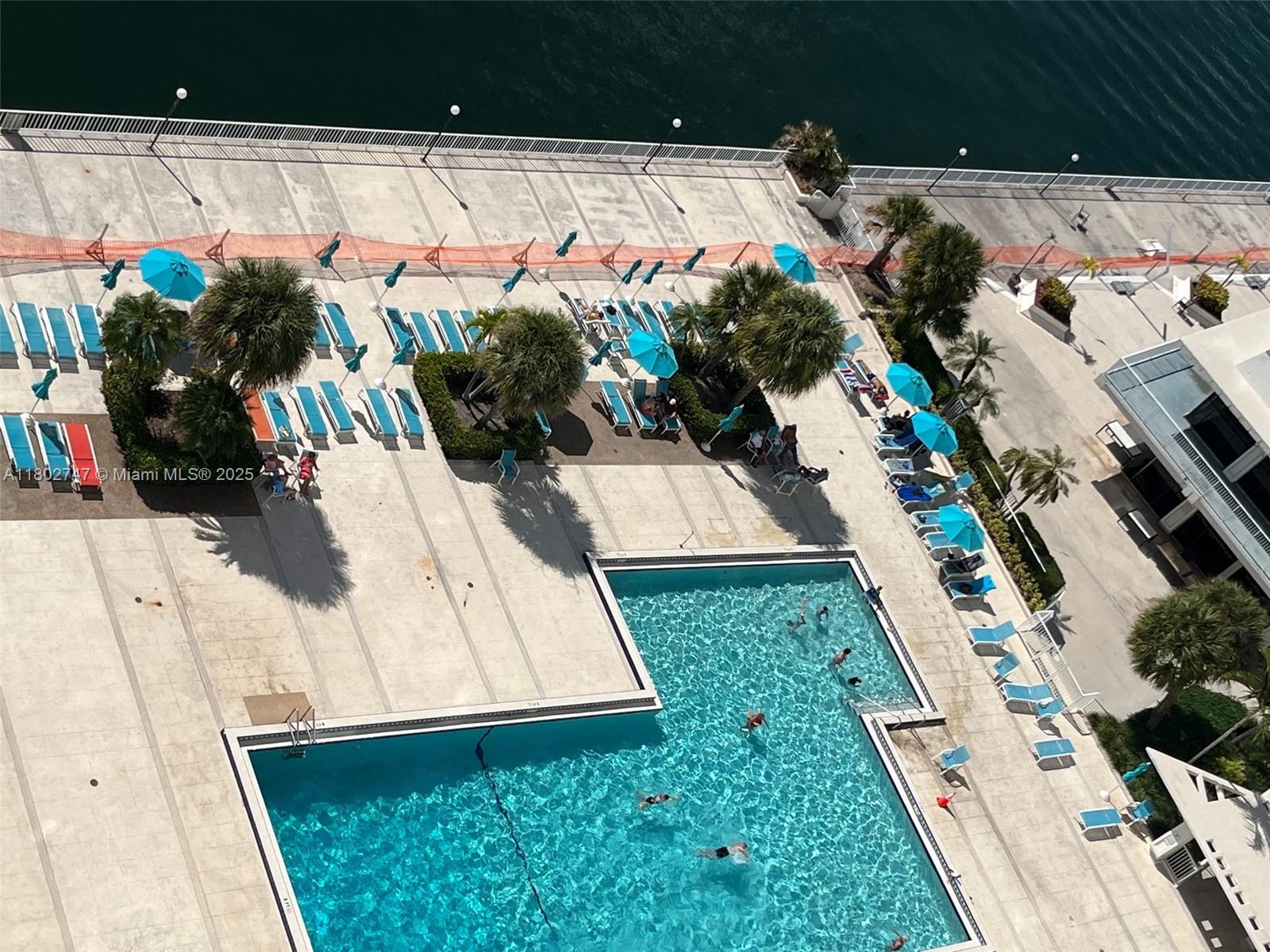 300 Bayview Dr 2105