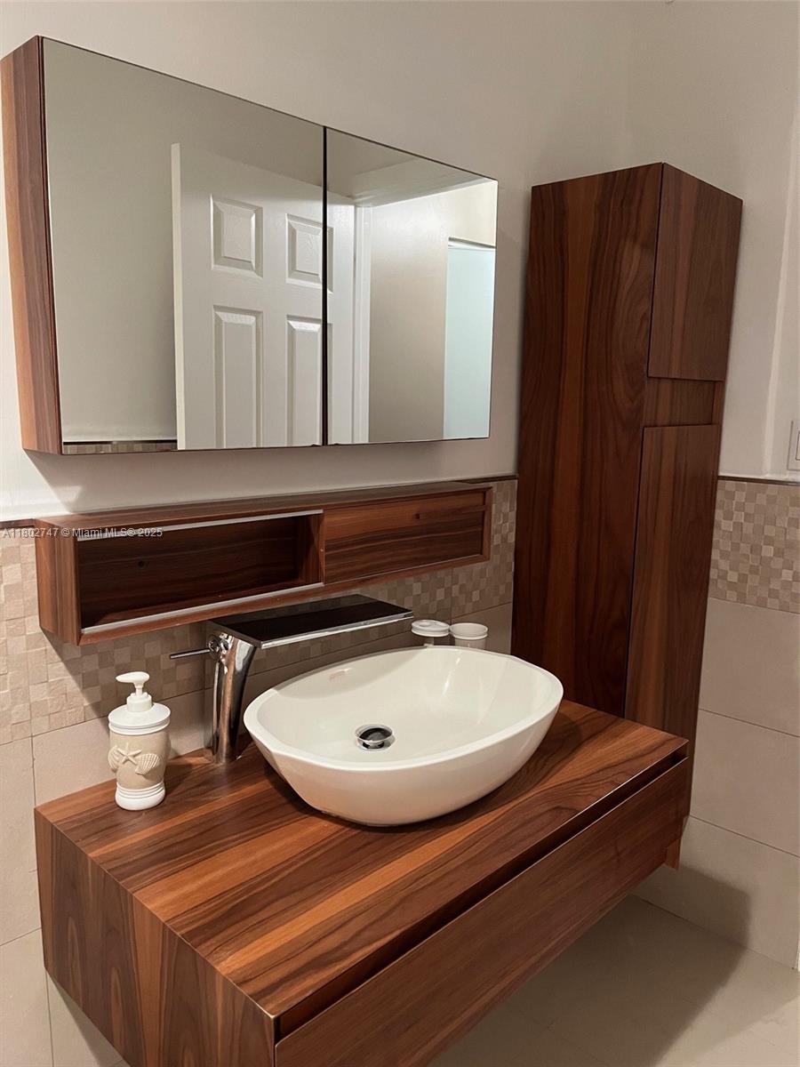ARLEN HOUSE CONDO - Residential