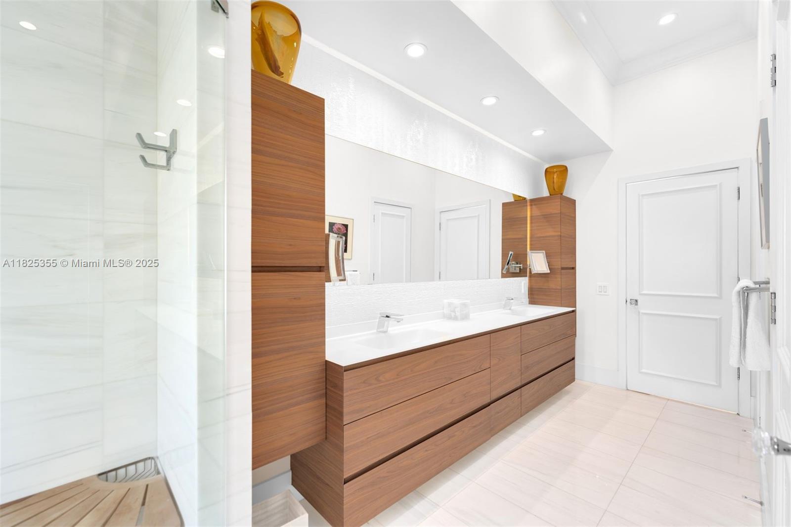 G B VILLAS - Residential Lease
