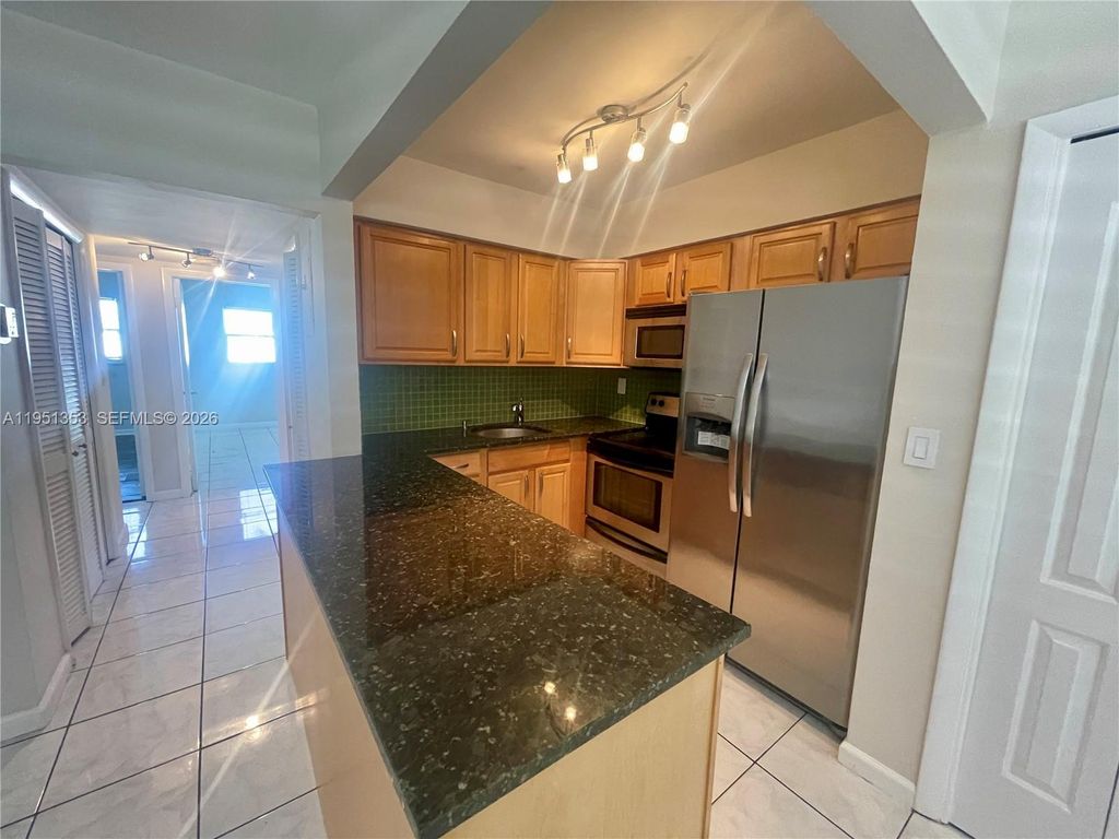 Photo of 4050 NE 12th Ter #25-1, Oakland Park, FL 33334 (MLS # A11951353)