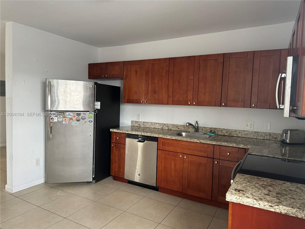 Photo of 2060 Hollywood Blvd #2, Hollywood, FL 33020 (MLS # A12004194)