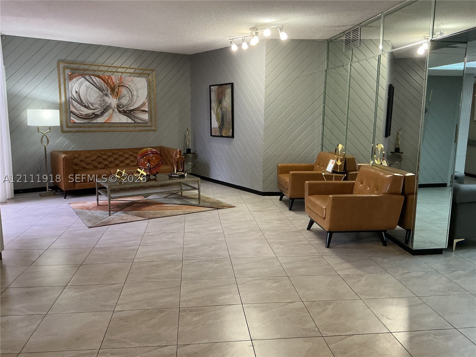 1400 Saint Charles Pl PH20