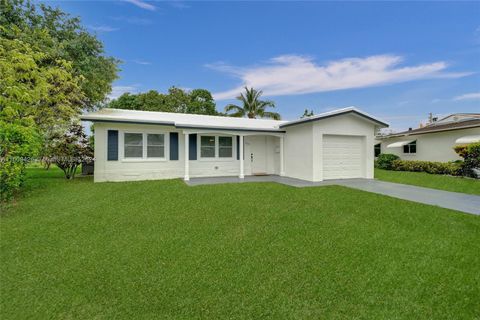 Single Family Residence in Tamarac FL 7501 69th Ave.jpg