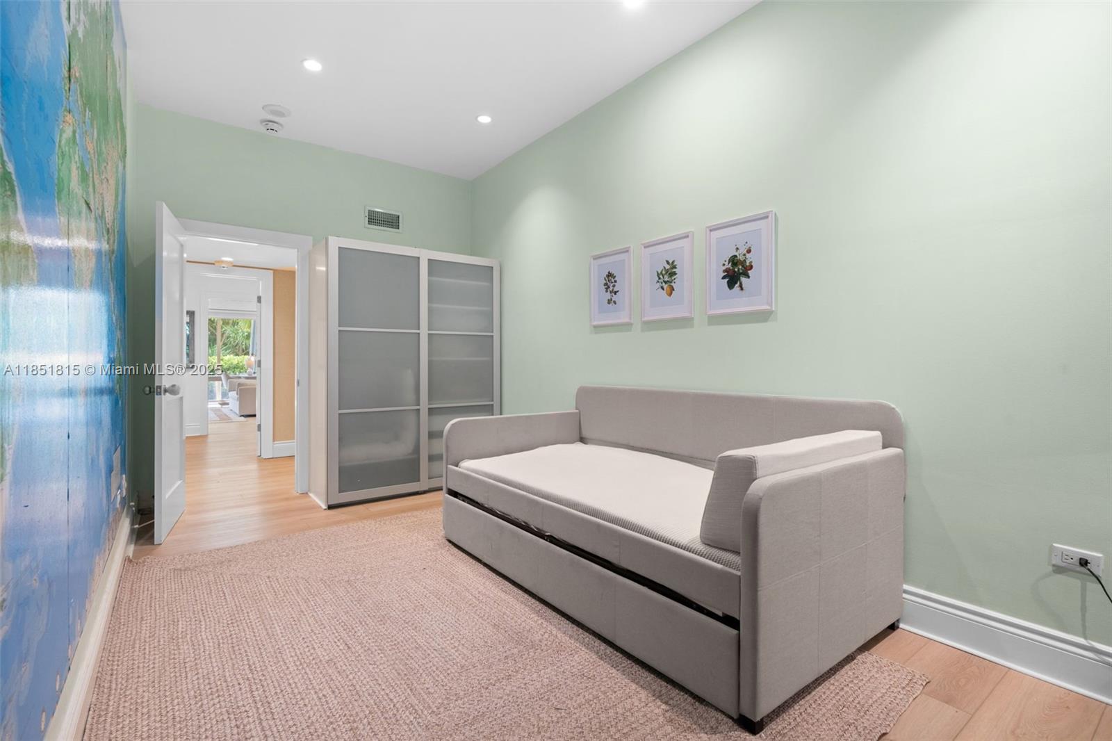 ISLAND HOUSE APT INC - CO - Residential