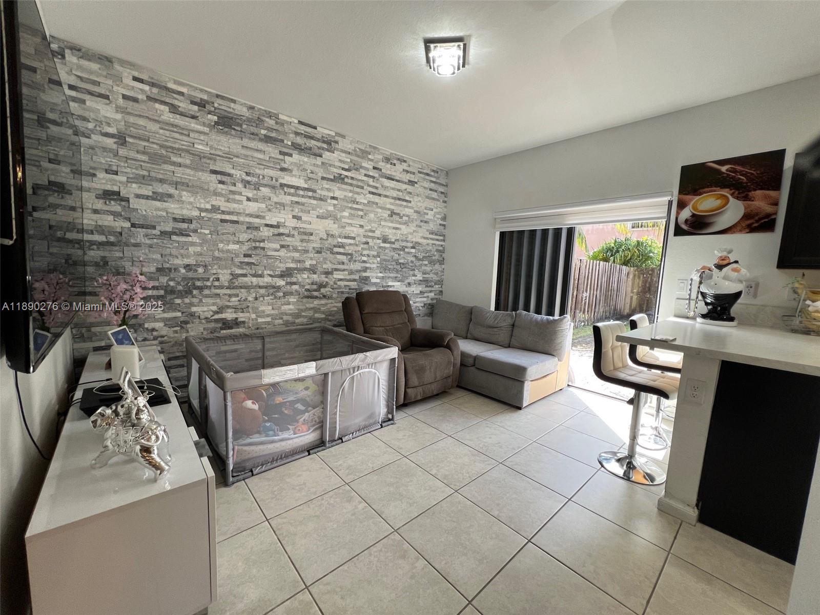 BAYWINDS OF GALAPAGOS FIR - Residential