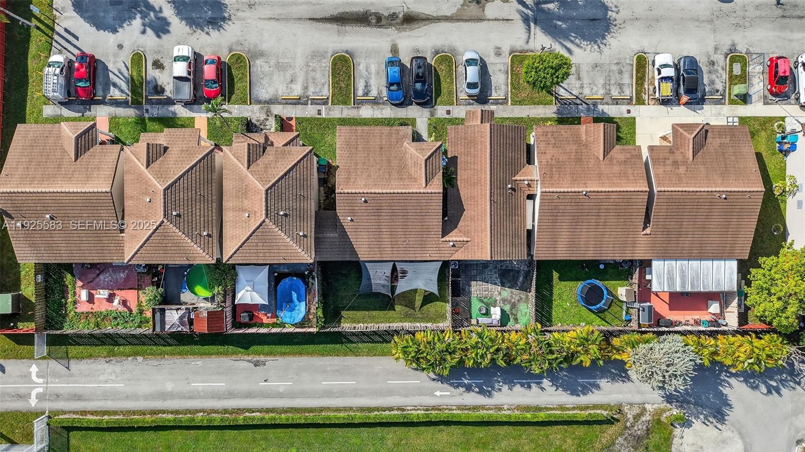 IBIS VILLA AT MIAMI GARDE - Residential