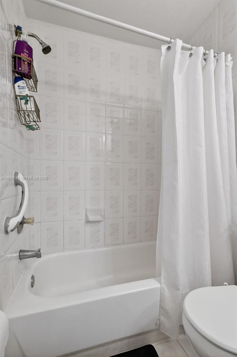 IBIS VILLA AT MIAMI GARDE - Residential